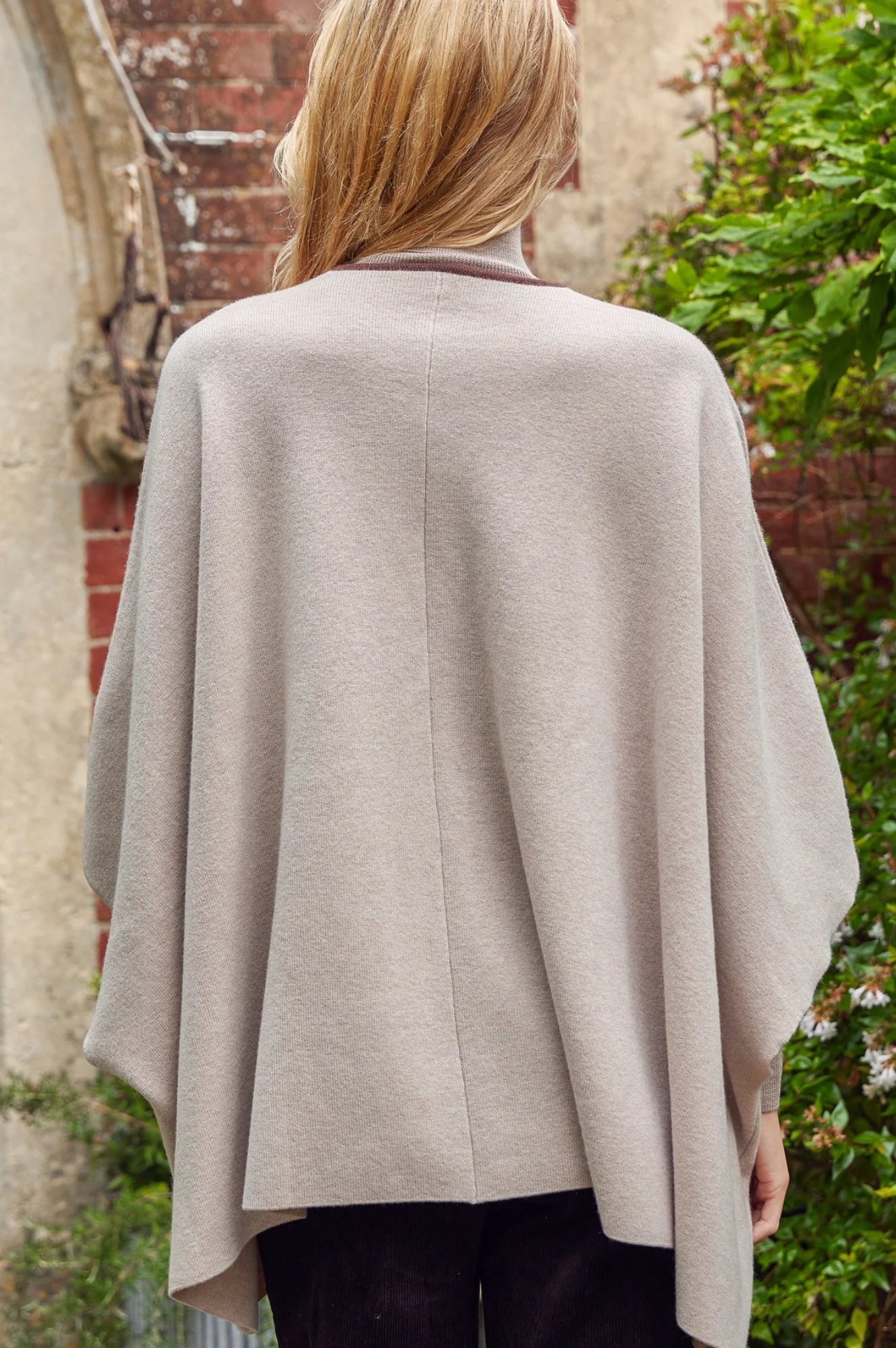 Knitted Cape | Oat