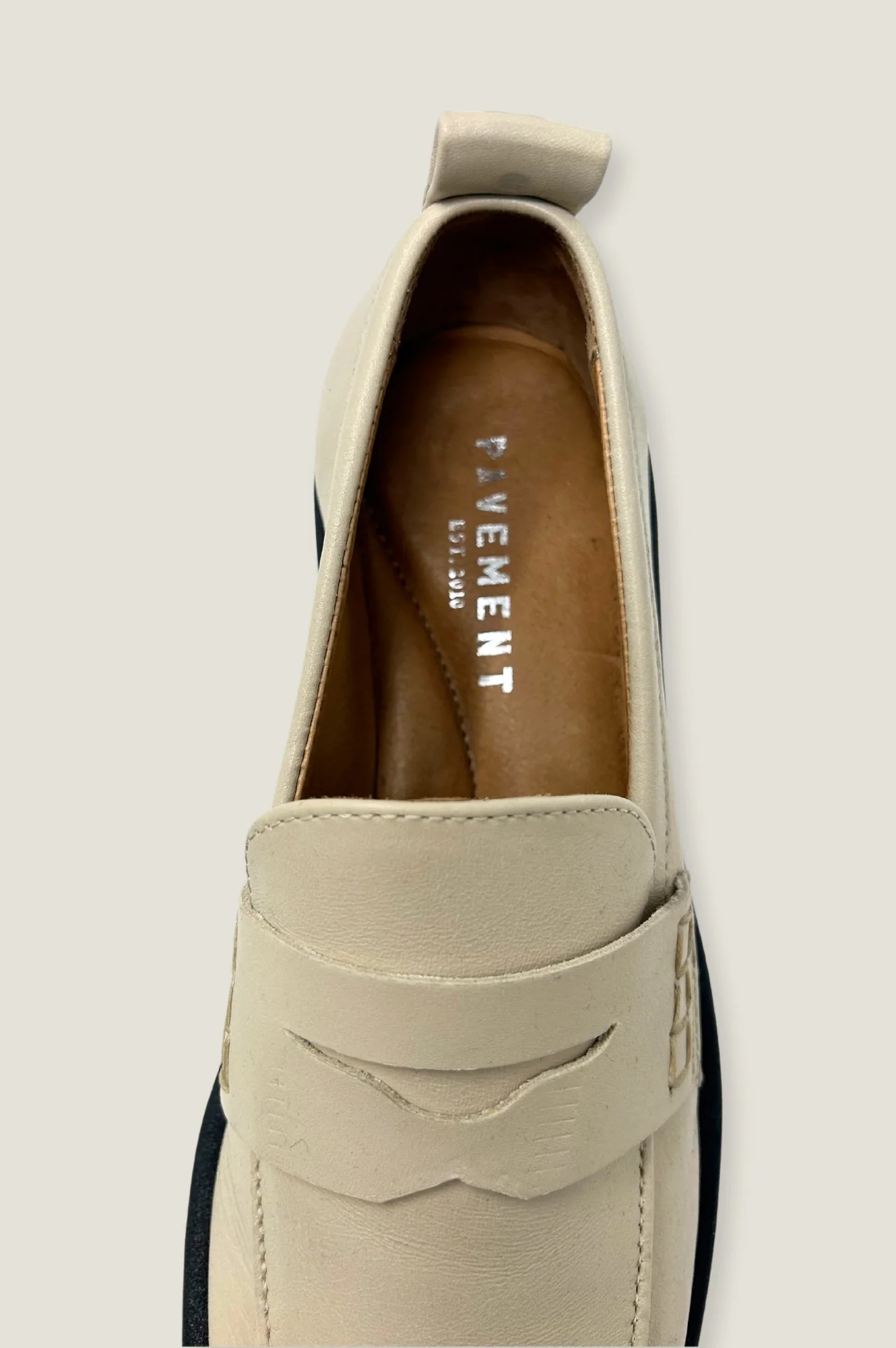 PAVEMENT Leather Loafers | Cream