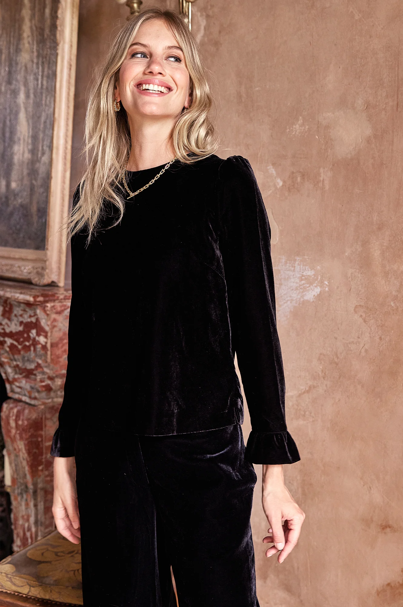 Victoria Velvet Top | Black