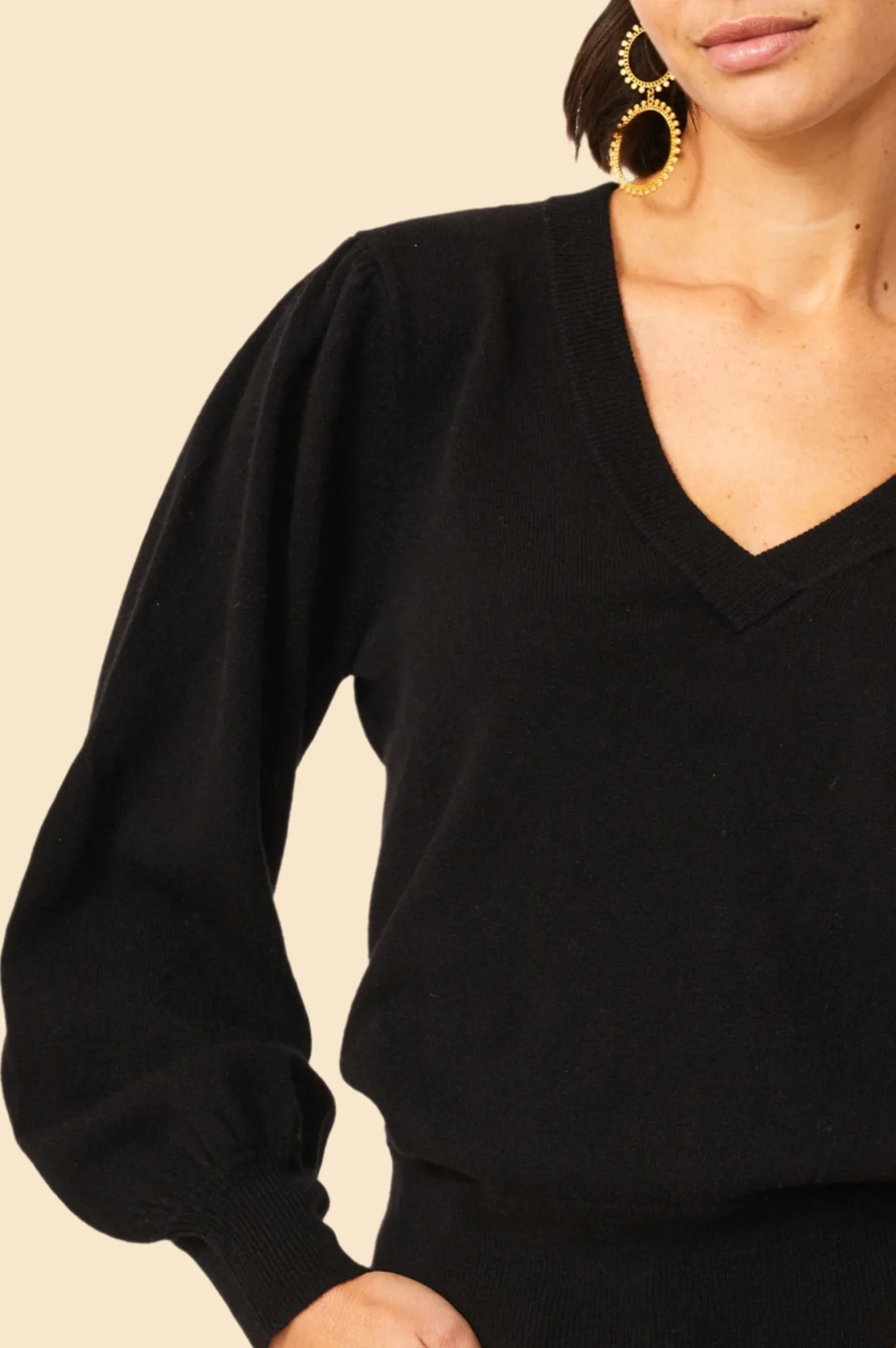 Merino Wool Cashmere Blend V-Neck Jumper | Black