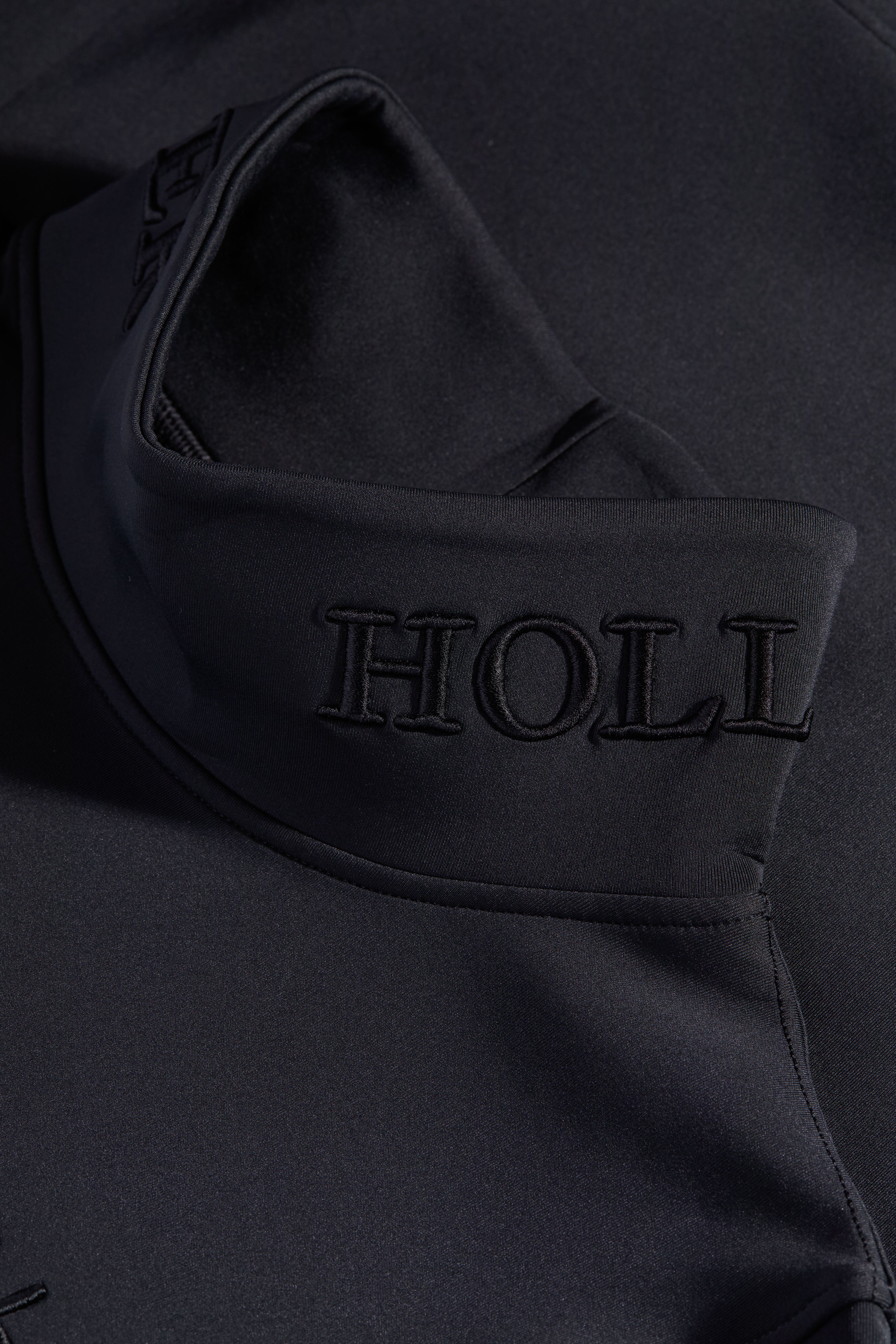 Training Funnel Sweat (Black)