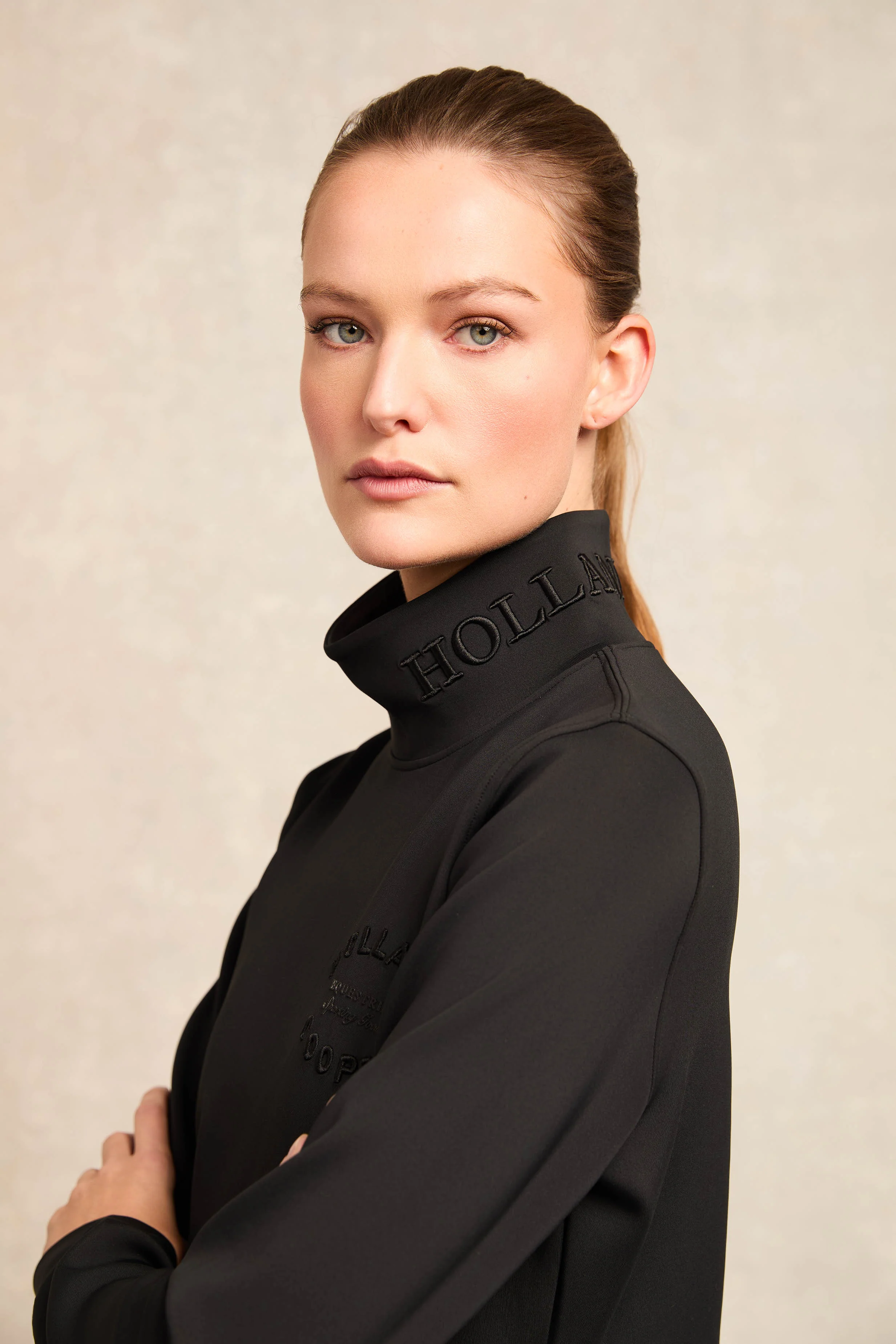 Training Funnel Sweat (Black)