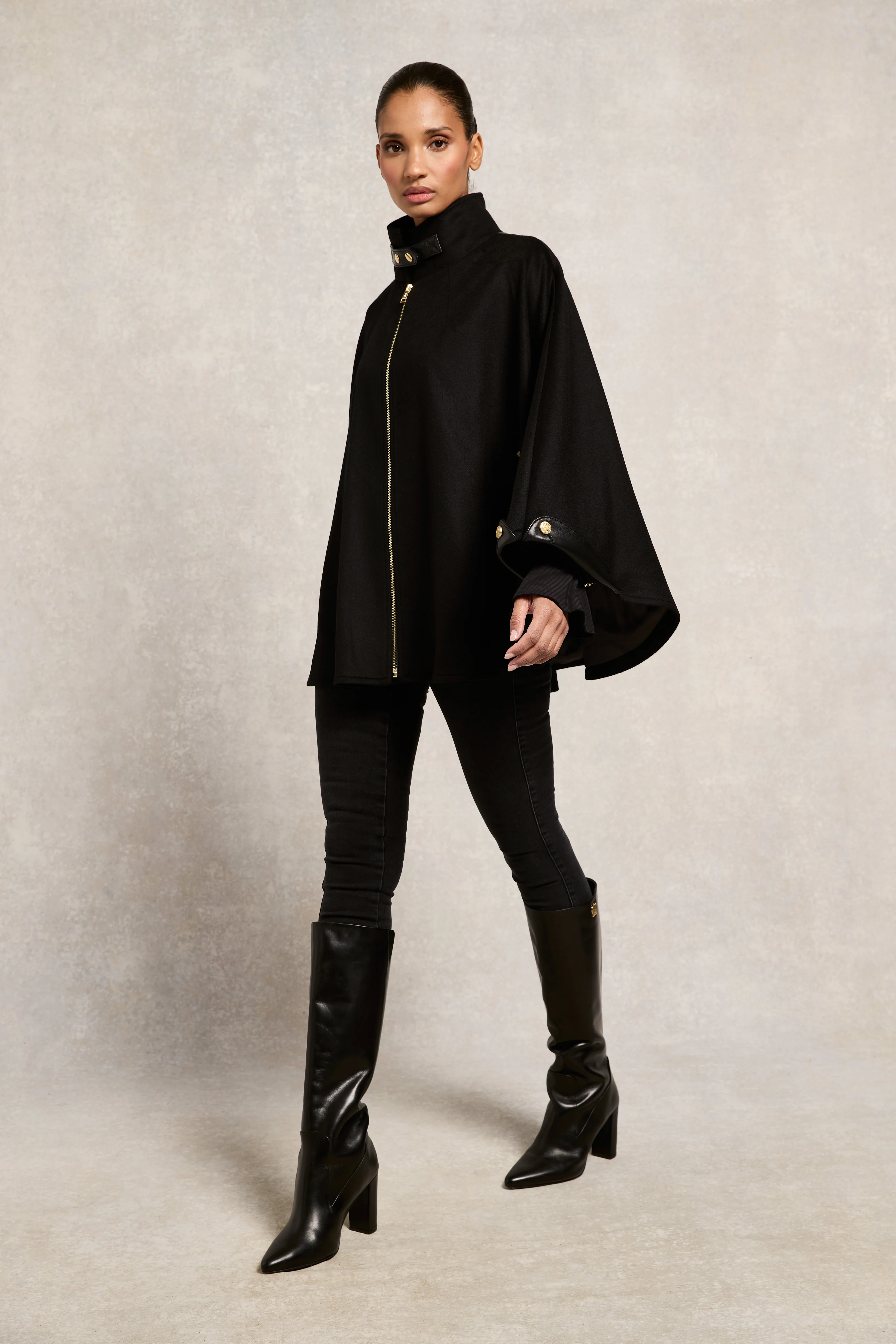 The Classic Cape (Black)