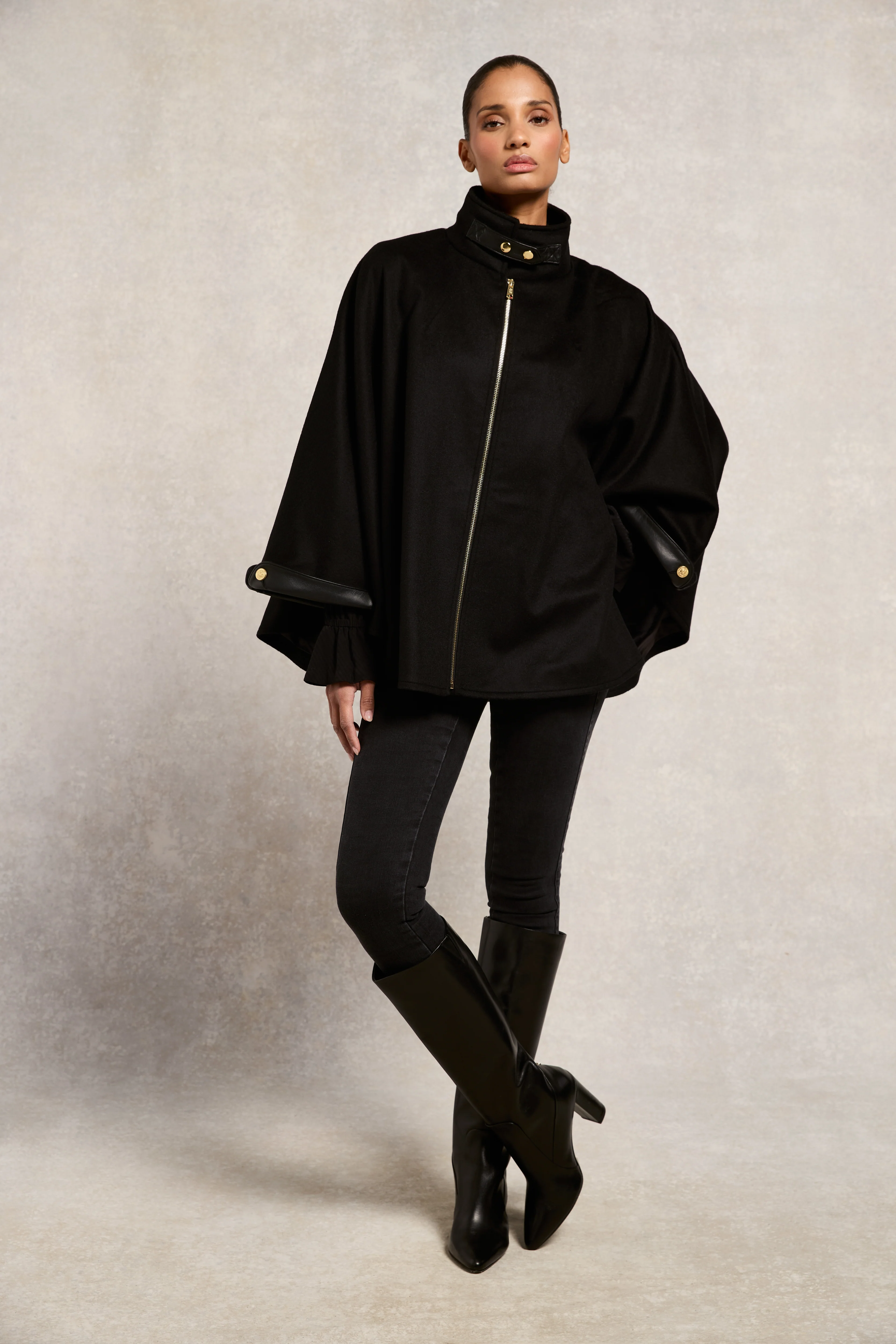 The Classic Cape (Black)