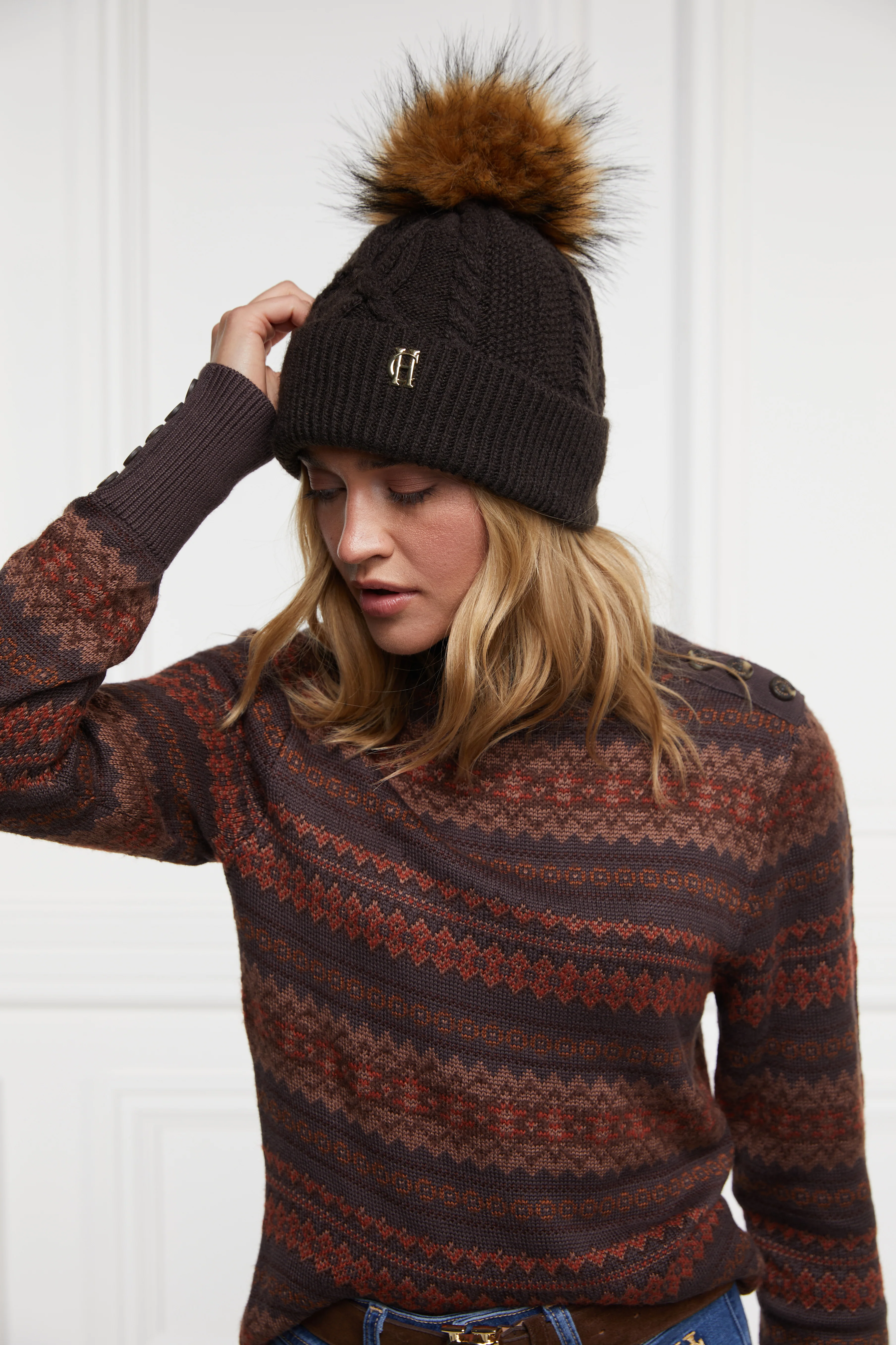 Cortina Bobble Hat (Chocolate)