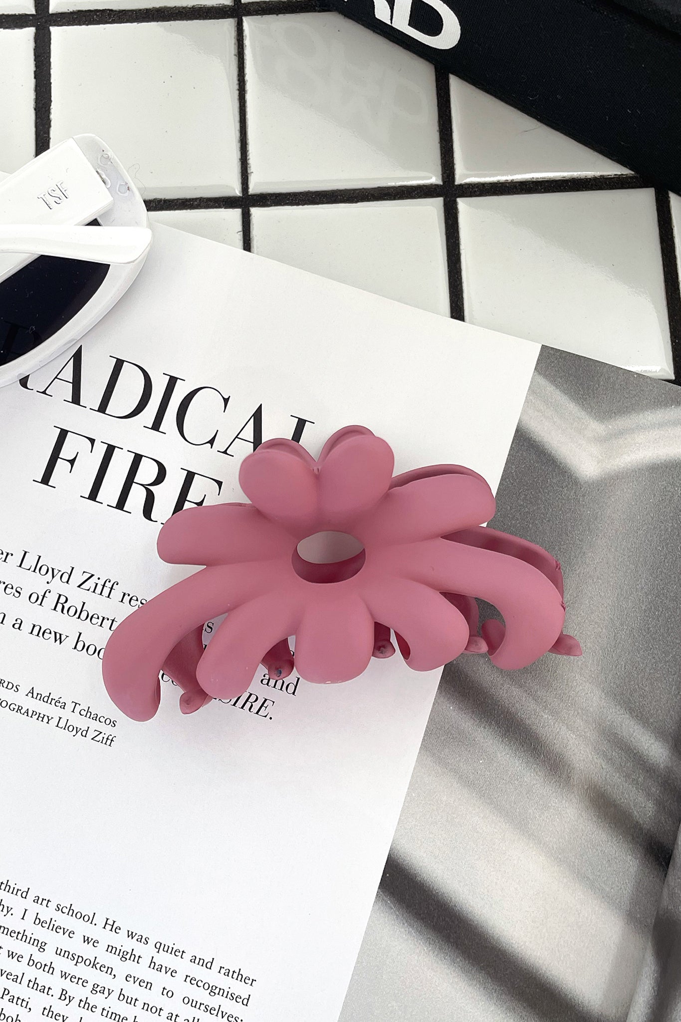 Soni Claw Clip - Dusty Pink