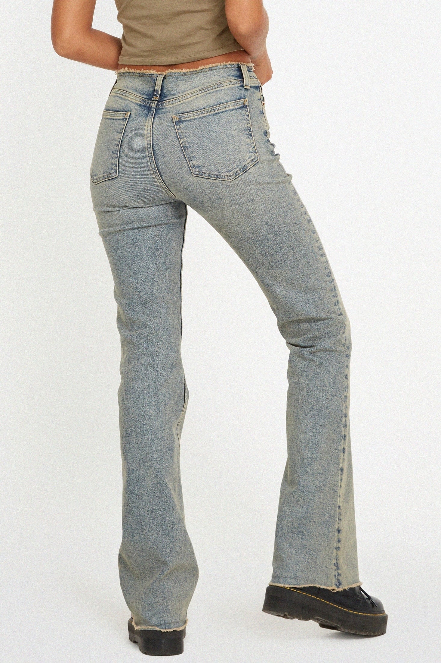 Frayed Low Rise Jeans in Light Wash Sandy Tint