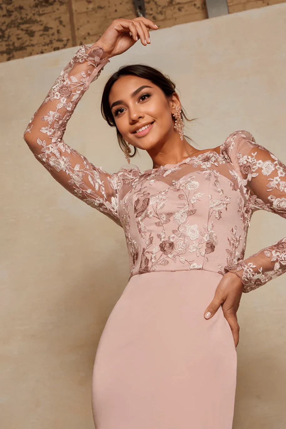 Peplum Embroidered Lace Bodycon Dress in Pink