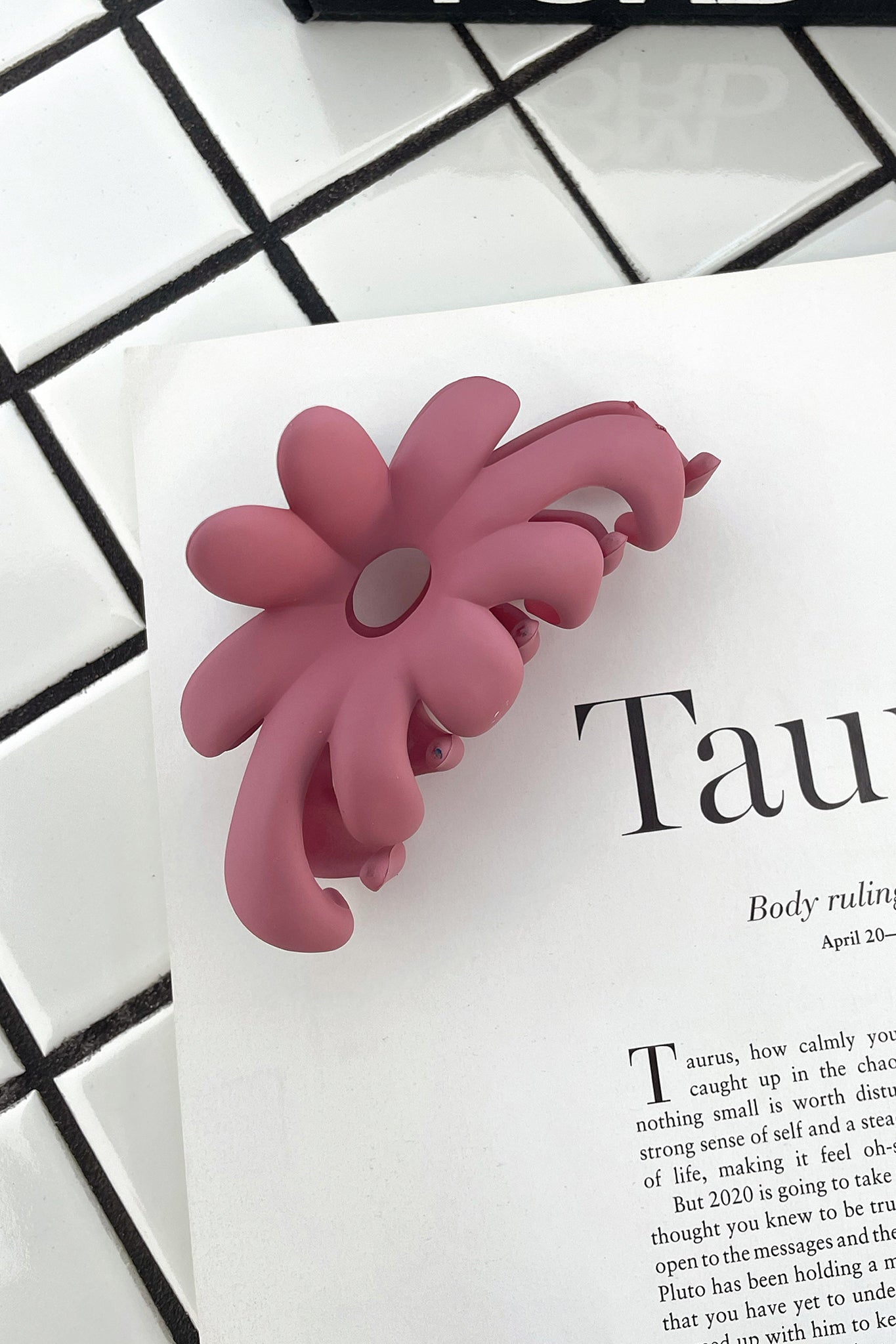 Soni Claw Clip - Dusty Pink