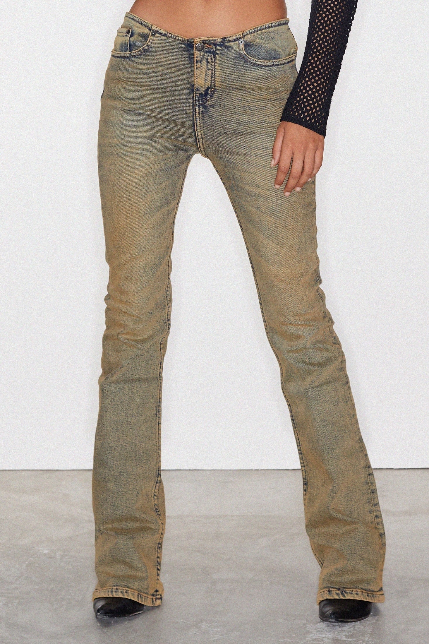 Clean Waist Low Rise Jeans in Sandy Blue
