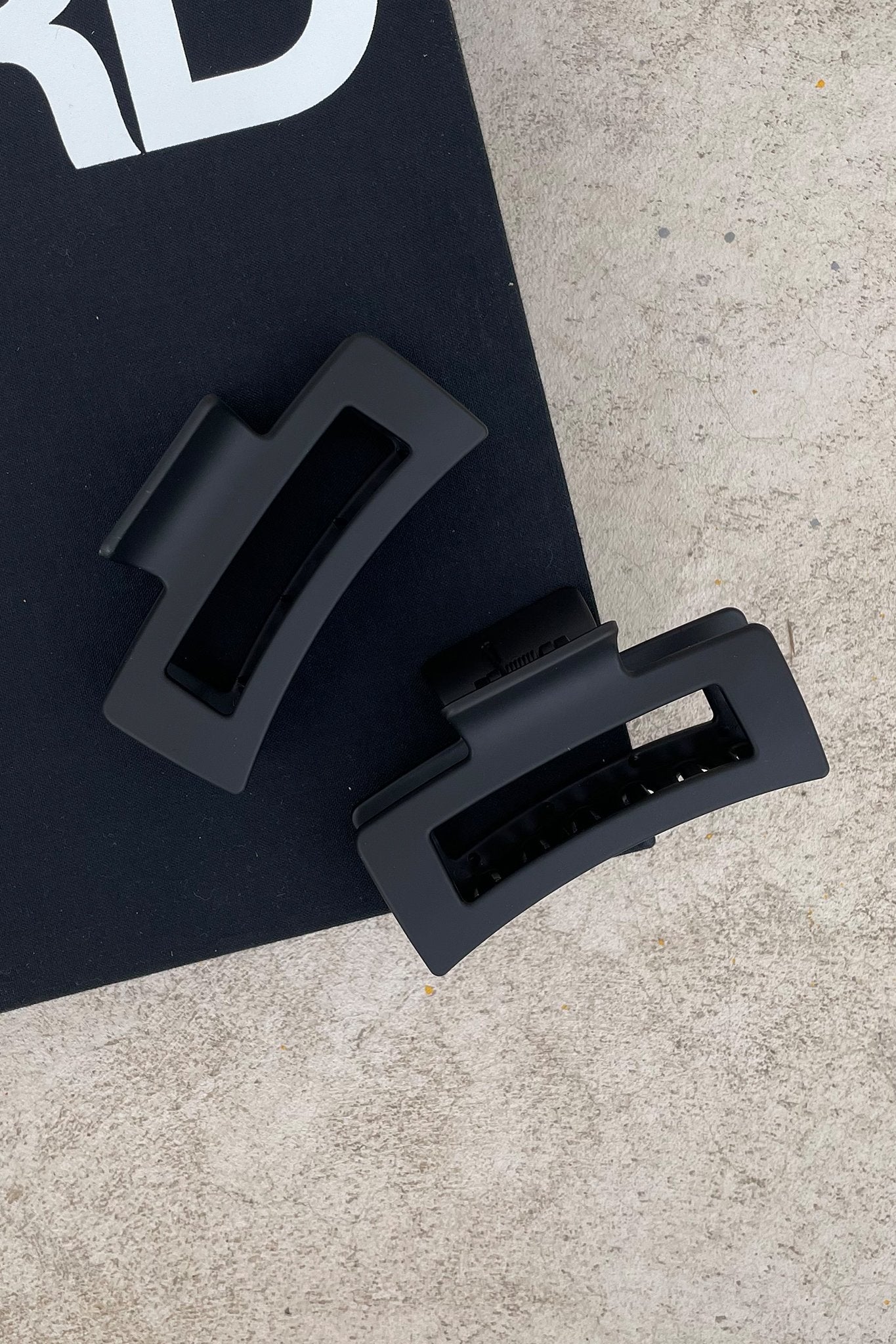 Mika Claw Clip - Black