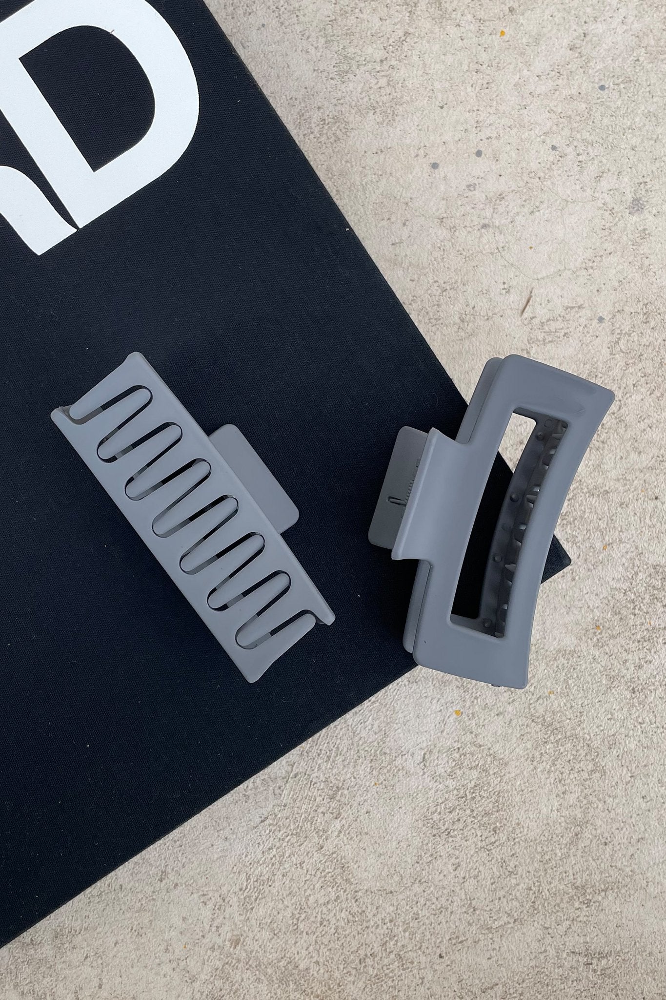 Mika Claw Clip - Grey