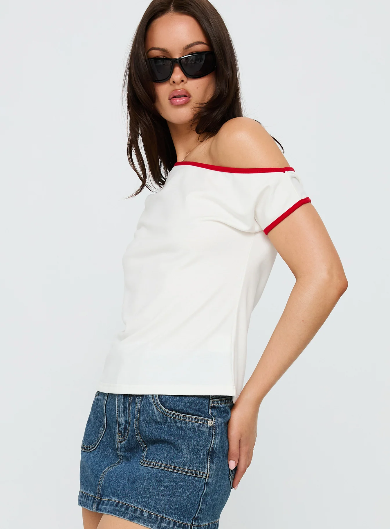 Kelsa Off Shoulder Contrast Trim Top White / Red