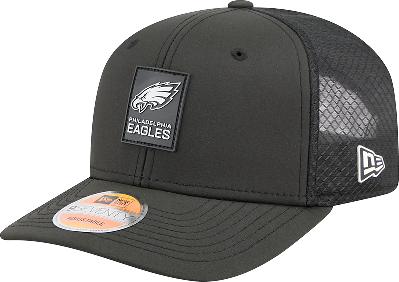Men's Philadelphia Eagles New Era Black 2025 Sideline 9SEVENTY Trucker Adjustable Hat