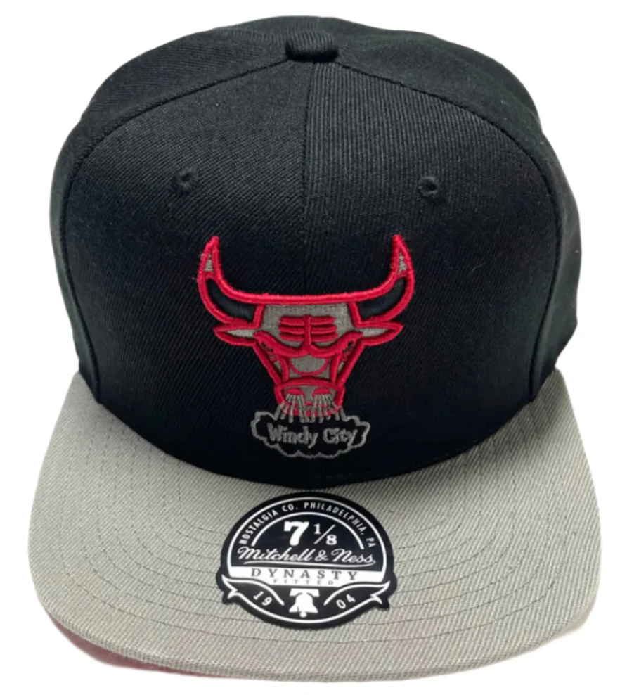 Men's Chicago Bulls Mitchell & Ness Hardwood Classics 2 Tone Black/Gray Reload 2.0 Dynasty Fitted Hat