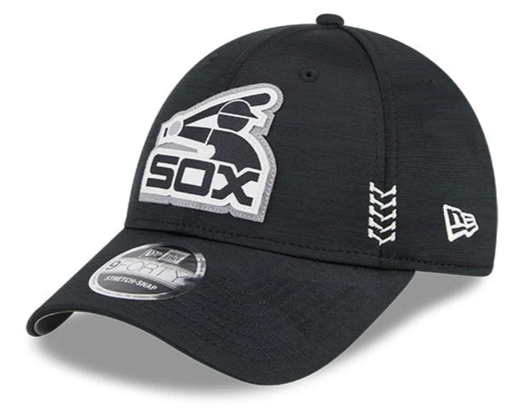 Men's Chicago White Sox New Era Black 2024 Clubhouse 9FORTY Adjustable Hat