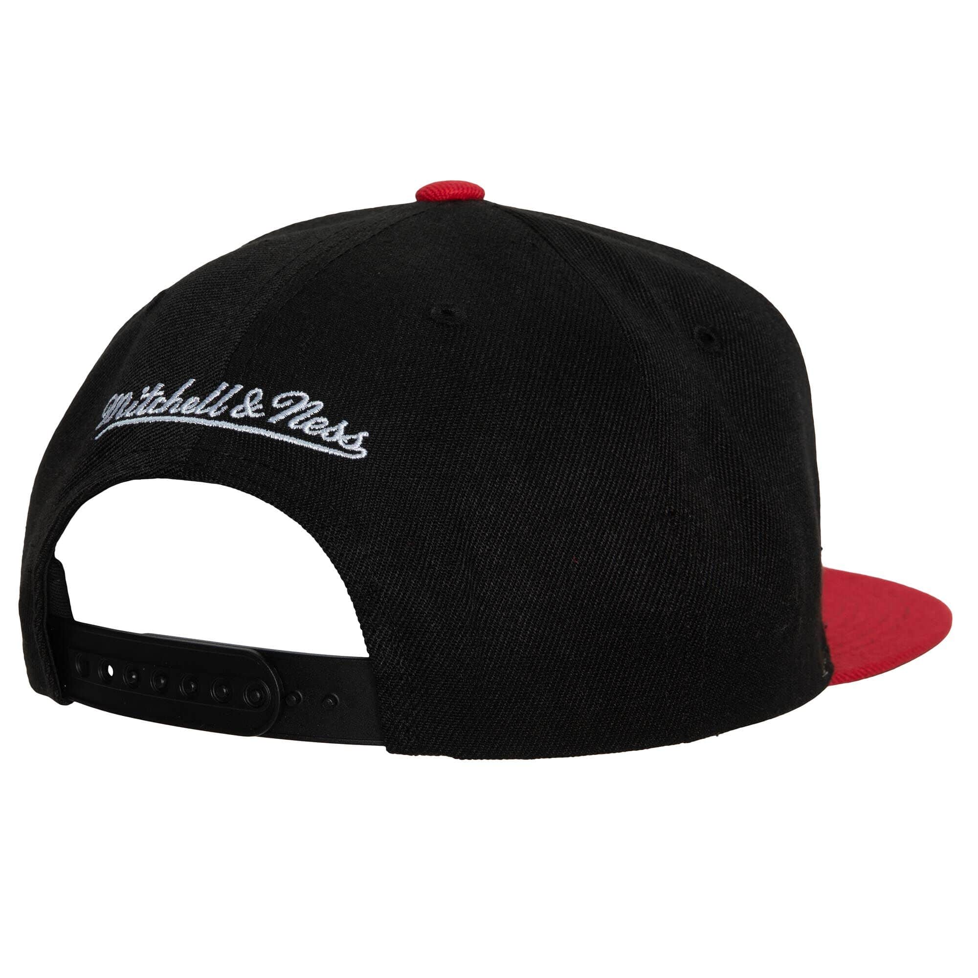 Men's Miami Heat Mitchell & Ness 2 Tone Black and Red Low Big Face Hardwood Classics Snapback Hat