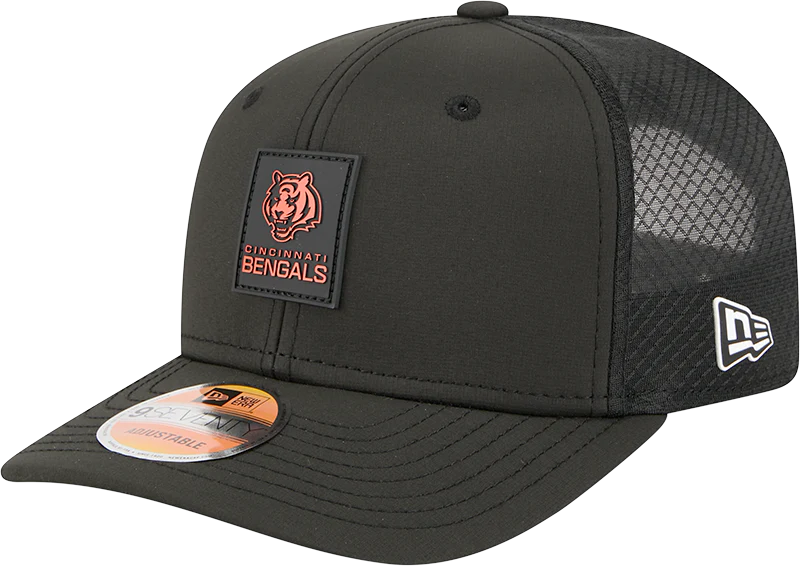 Men's Cincinnati Bengals New Era Black 2025 Sideline 9SEVENTY Trucker Adjustable Hat