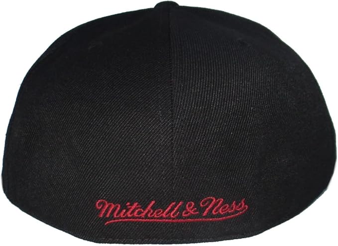 Men's Chicago Bulls Mitchell & Ness Hardwood Classics 2 Tone Black/Red Reload 2.0 Dynasty Fitted Hat