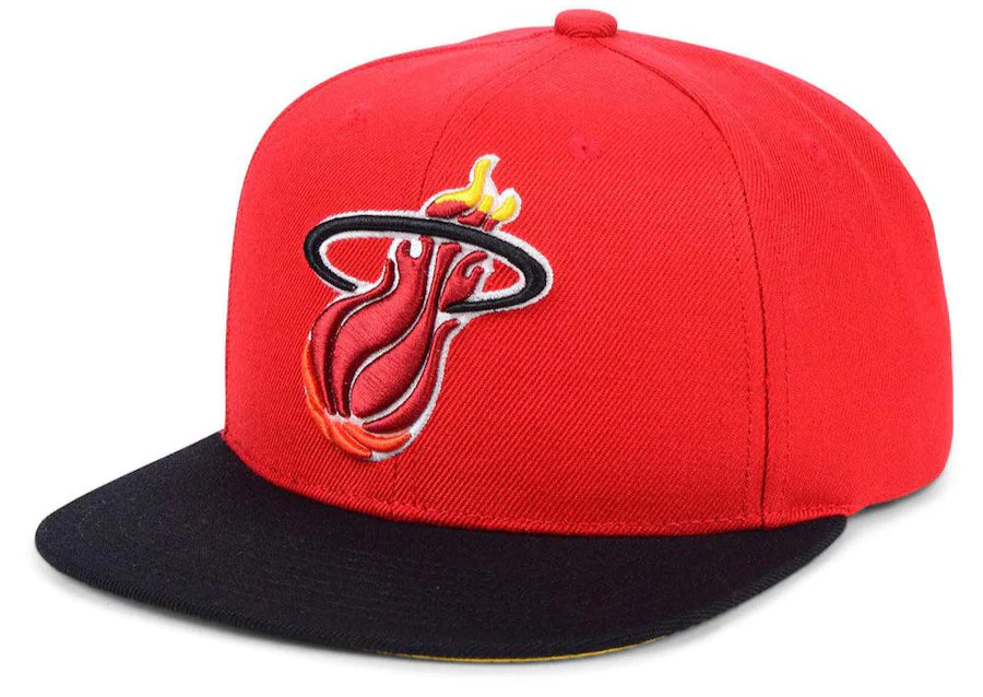 Men's Miami Heat Mitchell & Ness NBA Core Basic HWC Red/Black Snapback Hat