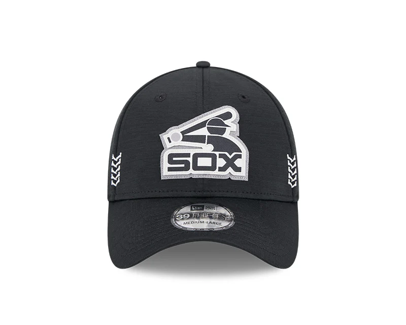 Men's Chicago White Sox New Era Black 2024 Clubhouse 39THIRTY Flex Fit Hat