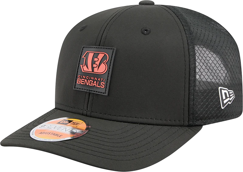 Men's Cincinnati Bengals New Era Black 2025 Sideline 9SEVENTY Trucker Adjustable Hat
