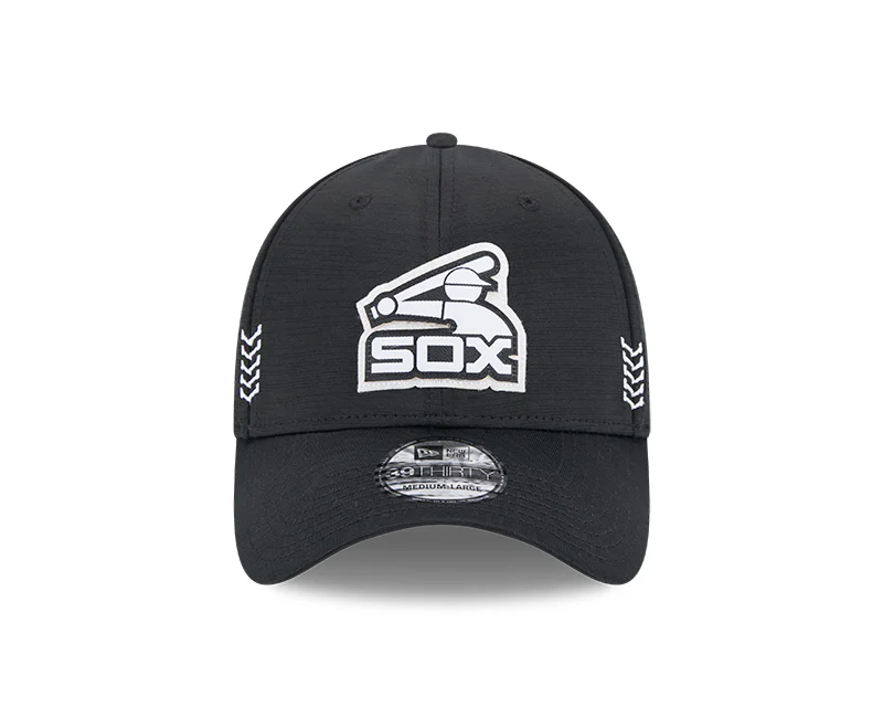 Men's Chicago White Sox New Era Black & White 2024 Clubhouse 39THIRTY Flex Fit Hat