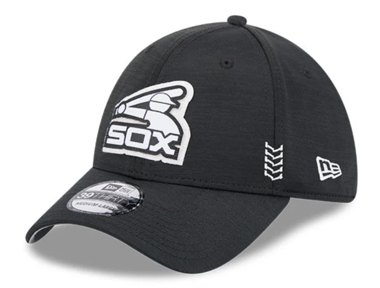 Men's Chicago White Sox New Era Black & White 2024 Clubhouse 39THIRTY Flex Fit Hat