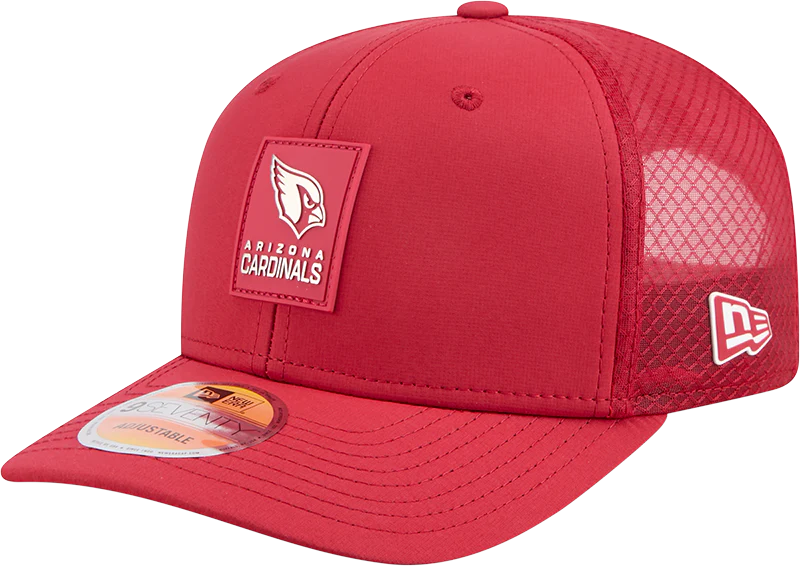 Men's Arizona Cardinals New Era Red 2025 Sideline 9SEVENTY Trucker Adjustable Hat