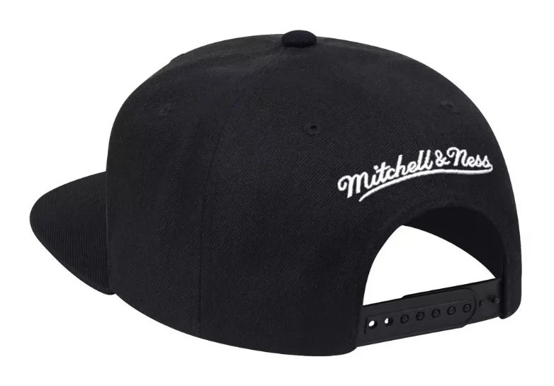 Men's Brooklyn Nets Mitchell & Ness Black Basic Core Wool Snapback Hat