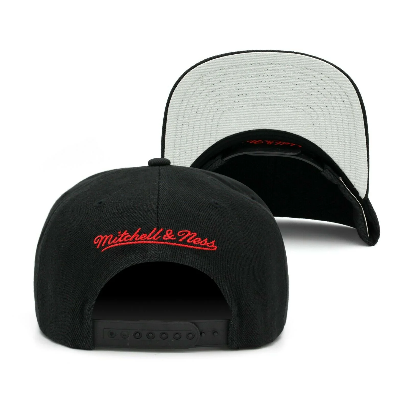 Men's Mitchell & Ness Chicago Bulls Core Black Adjustable Snapback Hat