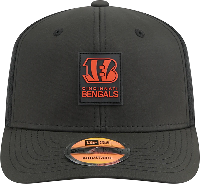 Men's Cincinnati Bengals New Era Black 2025 Sideline 9SEVENTY Trucker Adjustable Hat
