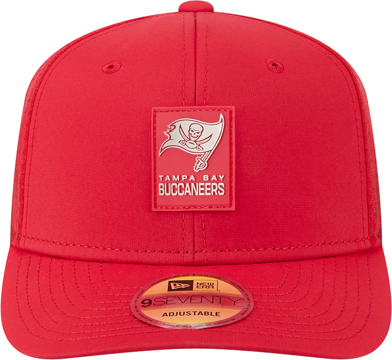 Men's Tampa Bay Buccaneers New Era Red 2025 Sideline 9SEVENTY Trucker Adjustable Hat
