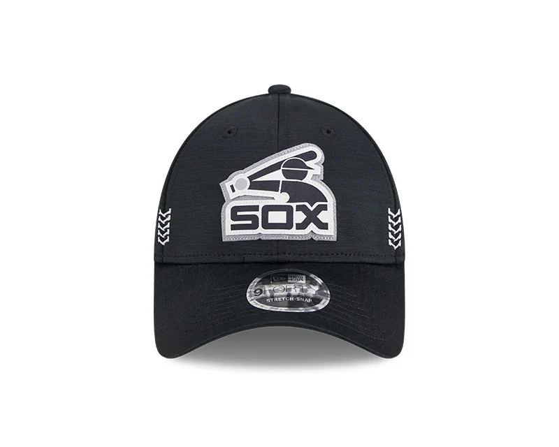 Men's Chicago White Sox New Era Black 2024 Clubhouse 9FORTY Adjustable Hat