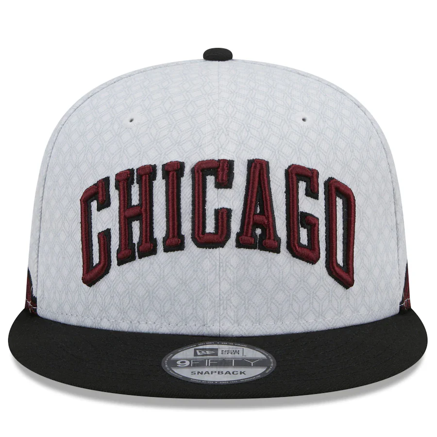 Men's Chicago Bulls New Era Black 2022/23 City Edition Official 9FIFTY Snapback Adjustable Hat