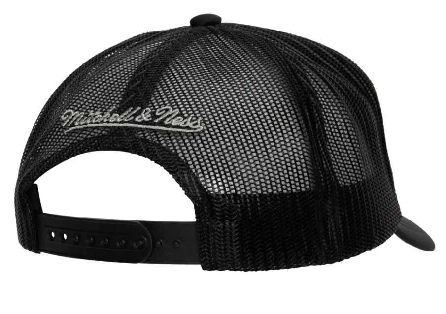 Mens Brooklyn Nets NBA Puff The Magic Trucker Mitchell & Ness Snapback Hat