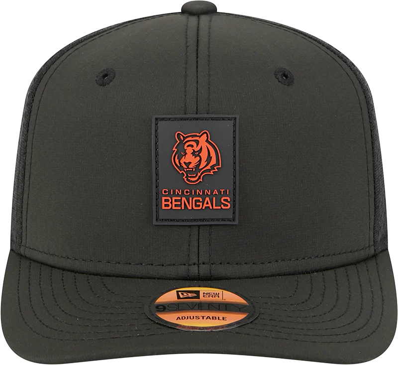 Men's Cincinnati Bengals New Era Black 2025 Sideline 9SEVENTY Trucker Adjustable Hat