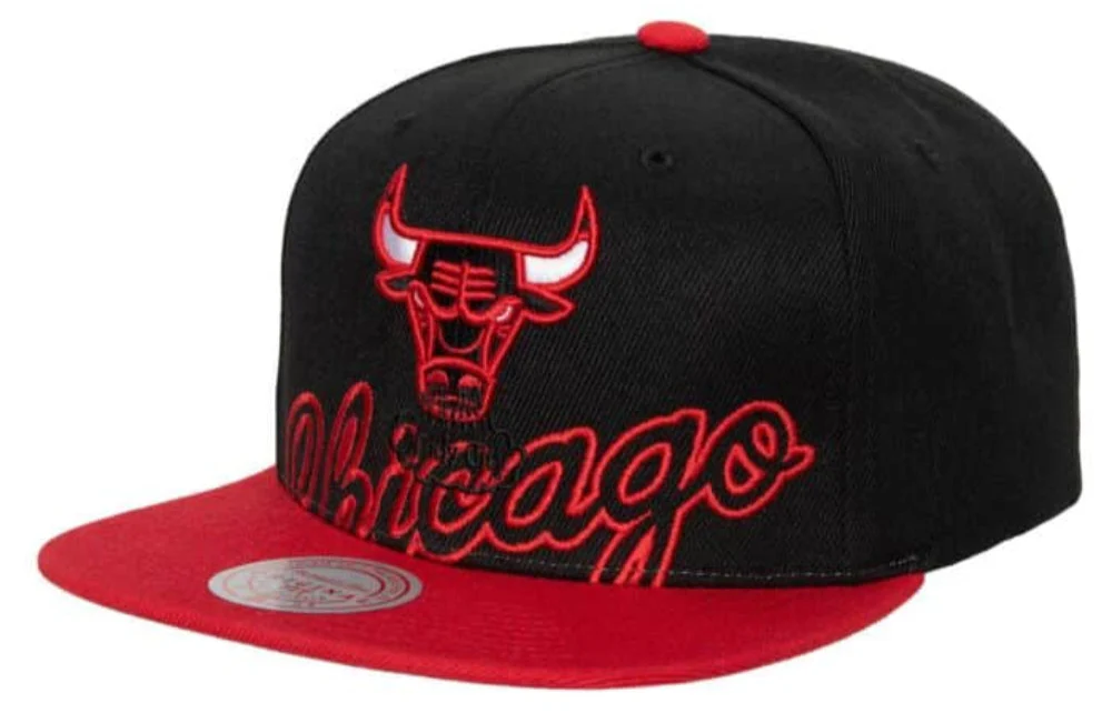Men's Chicago Bulls Mitchell & Ness 2 Tone Black and Red Low Big Face Hardwood Classics Snapback Hat