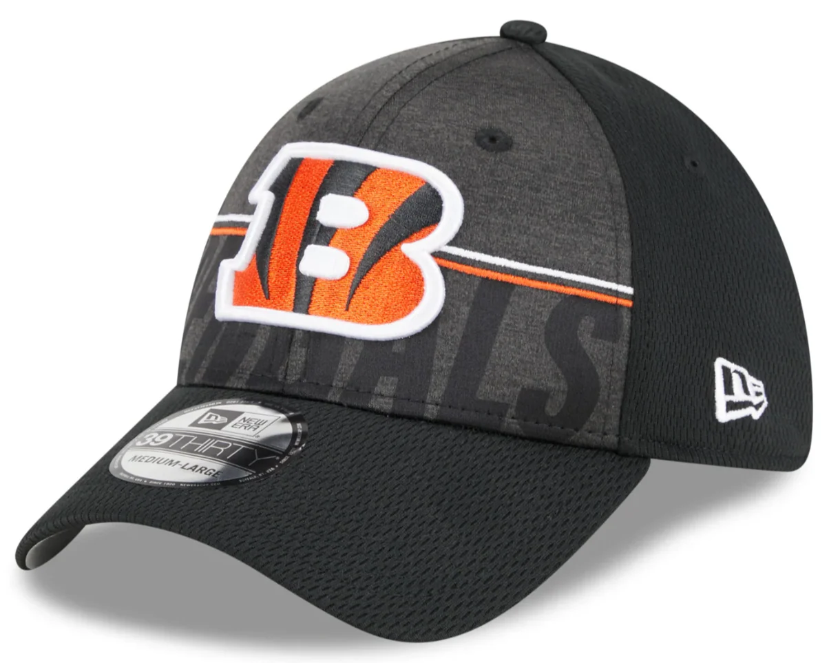 Men's Cincinnati Bengals New Era NFL 2023 Training Camp Black Primary Logo 39THIRTY Flex Fit Hat