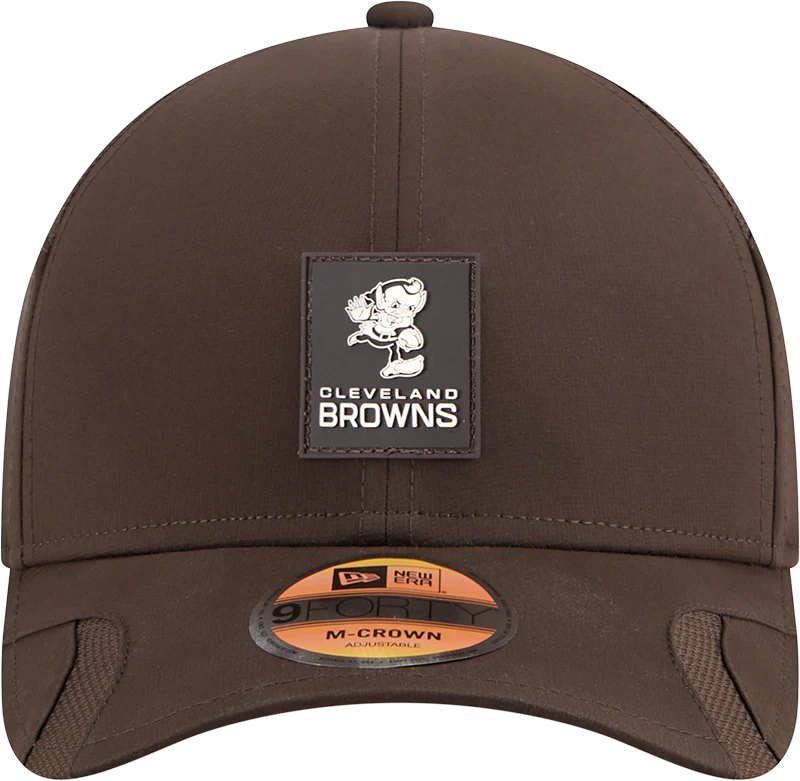 Men's Cleveland Browns New Era Brown 2025 NFL Sideline Heat 9FORTY M-Crown Adjustable Hat
