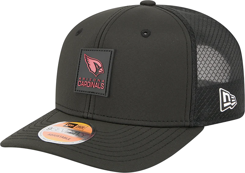 Men's Arizona Cardinals New Era Black 2025 Sideline 9SEVENTY Trucker Adjustable Hat