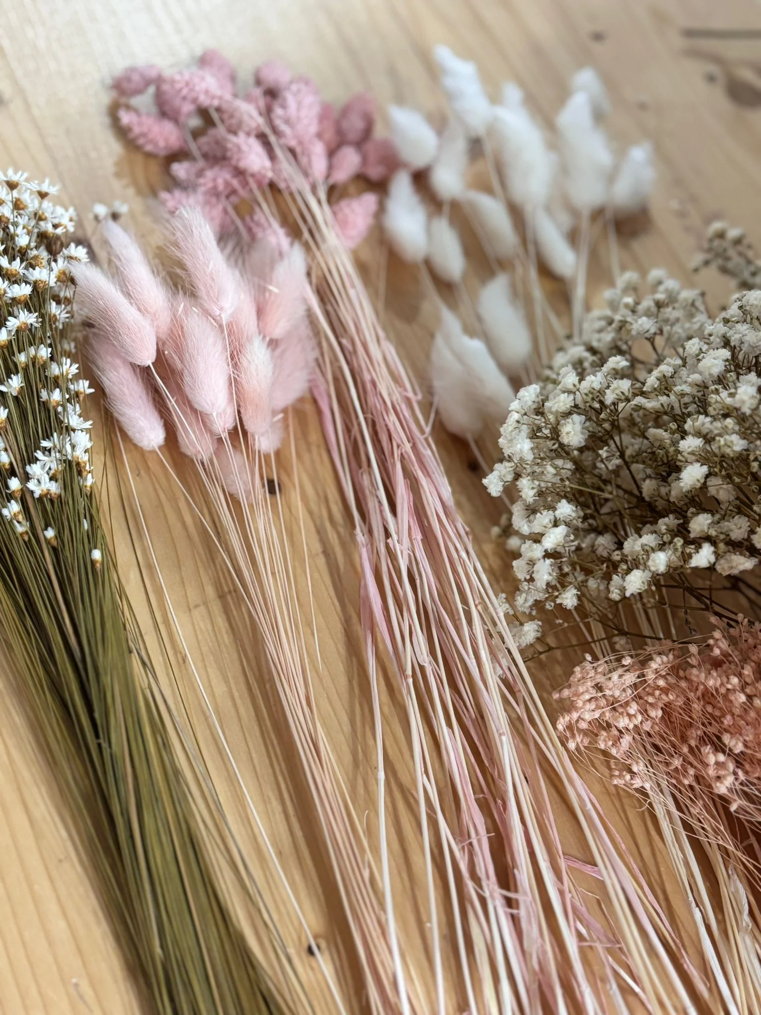 DIY: Trockenblumenkranz Marie in beige rosa