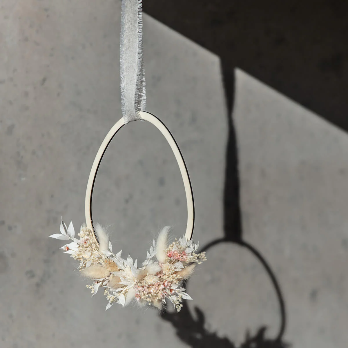 Trockenblumenkranz Osterei aus Holz