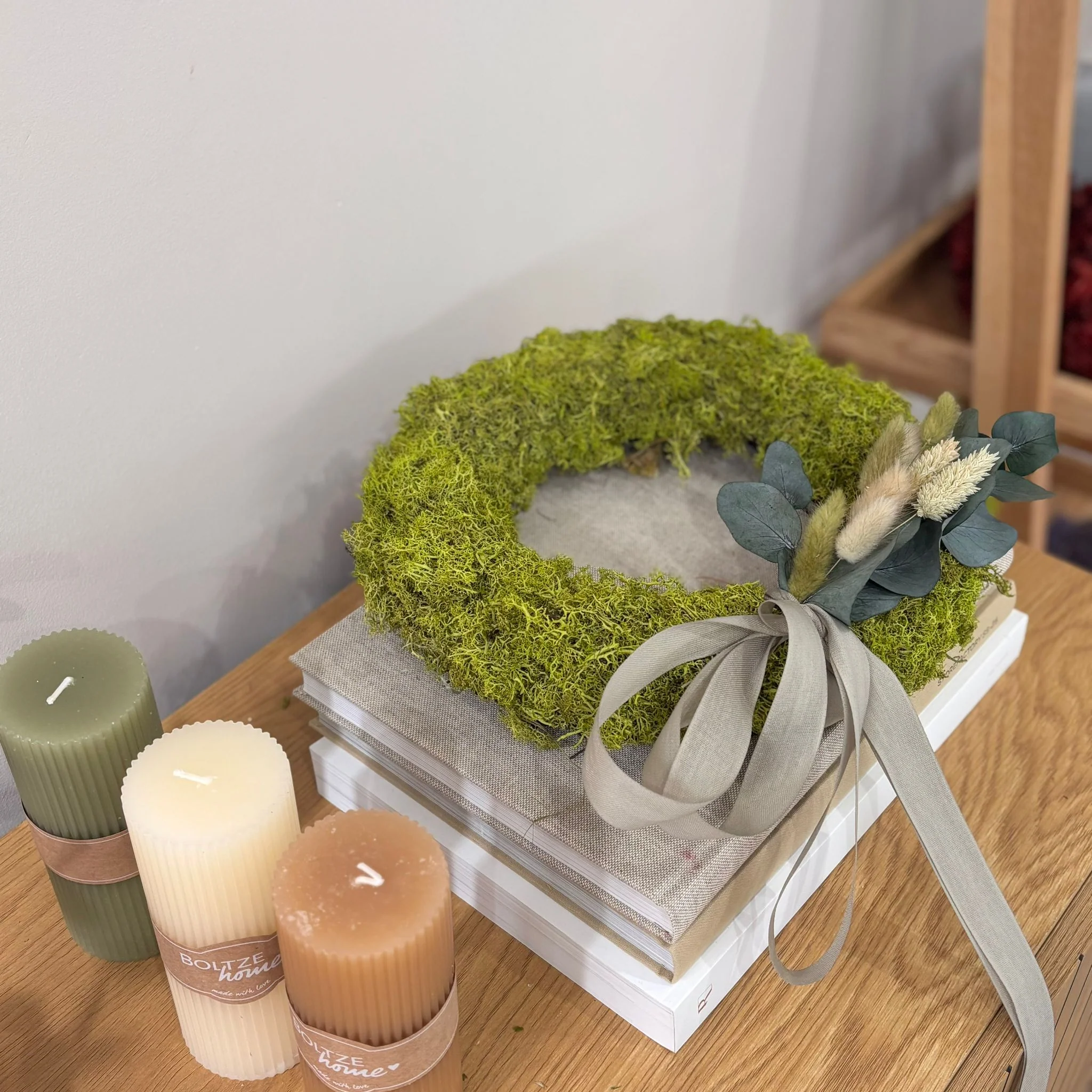 Reindeer-Moos: Isländischer Reindeermooskranz mit Gesteck grün