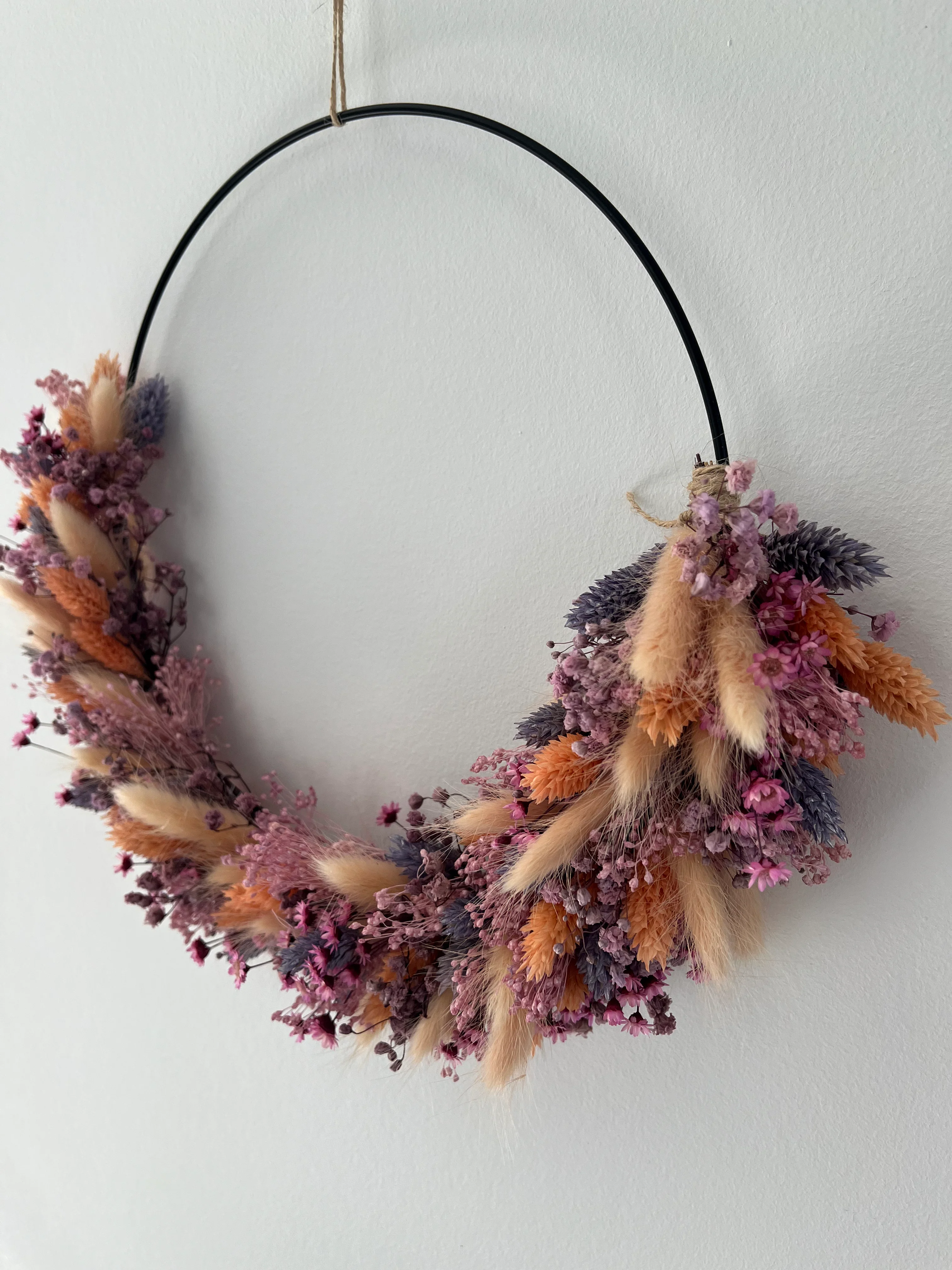 DIY: Trockenblumenkranz Flora in lila rosa