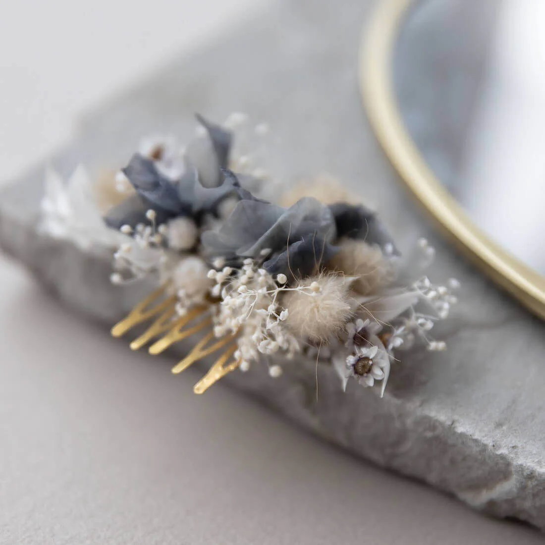 Haarkamm Trockenblumen blau beige Hortensie