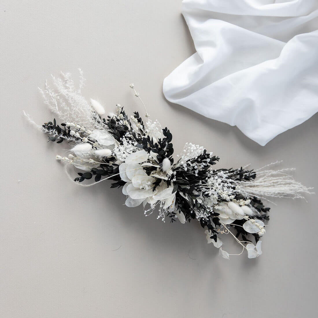 Trockenblumengesteck Staffelei Eukalyptus dunkel