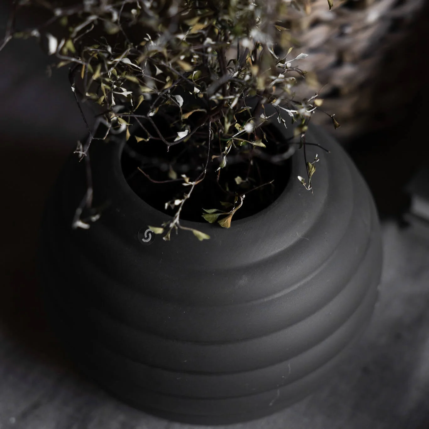 Vase Runvik - runde Form mit geschwungenen Linien