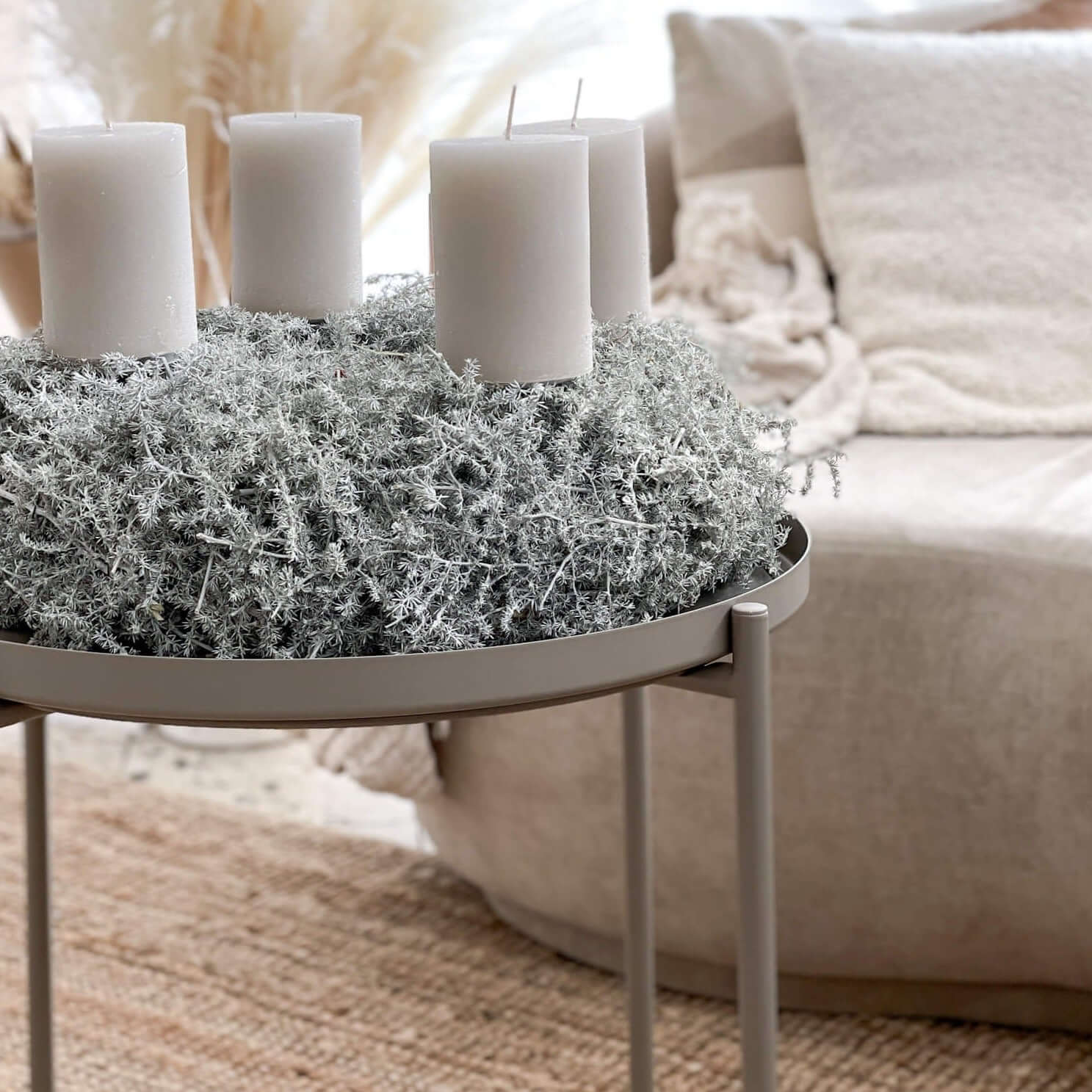 Silberglanz der Jahreszeiten: Adventskranz aus Spargelkraut