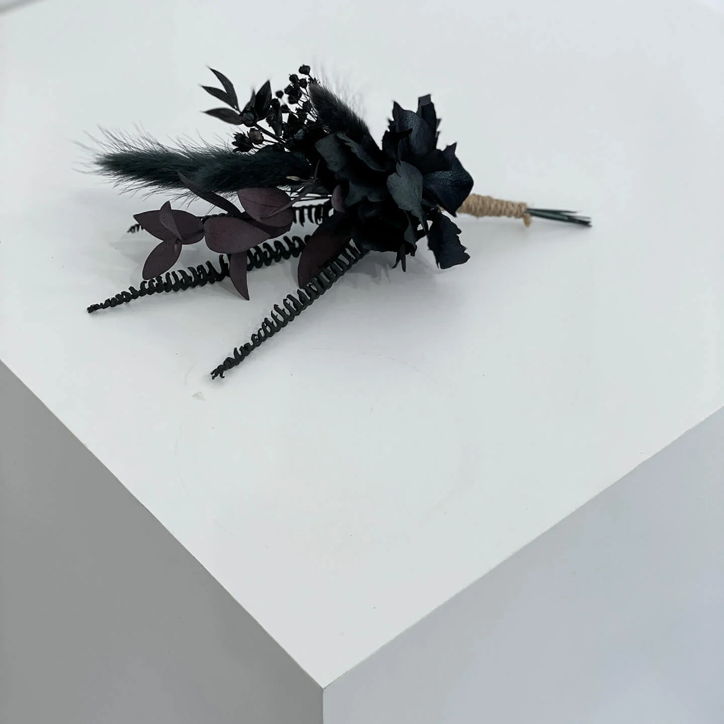 Anstecker Bräutigam I Trauzeuge I Trockenblumen schwarz